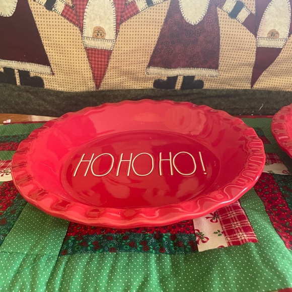 Rae Dunn Christmas set of Pie Dishes - Picture 6 of 6